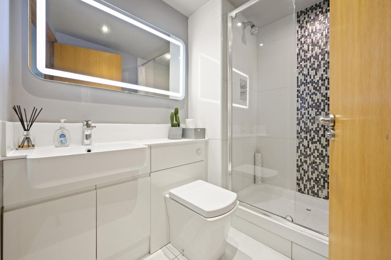 Lovely 2 Double Bedroom Flat With Patio Μάντσεστερ Εξωτερικό φωτογραφία