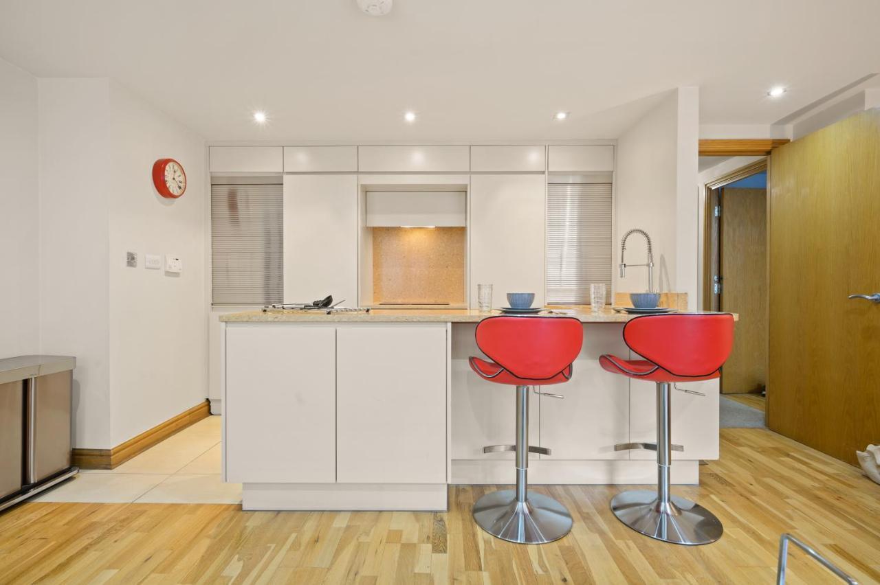 Lovely 2 Double Bedroom Flat With Patio Μάντσεστερ Εξωτερικό φωτογραφία
