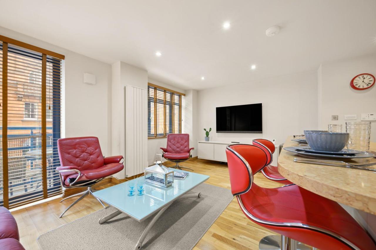 Lovely 2 Double Bedroom Flat With Patio Μάντσεστερ Εξωτερικό φωτογραφία